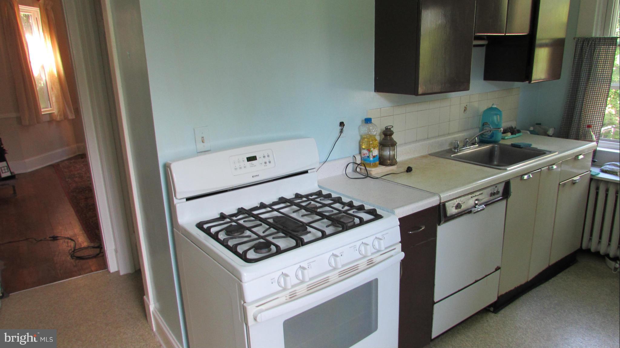 1704 South Road Baltimore, MD 21209 - Photo 9 of 23 Kitchen