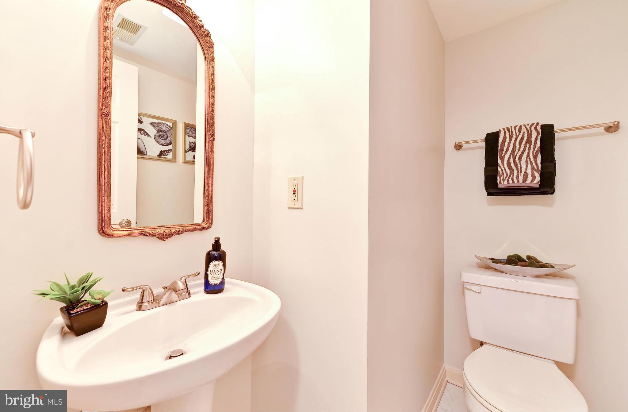 1927 Belmont Road Northwest, Unit 1083 Washington, DC 20009 - Photo 13 of 24 Half Bath