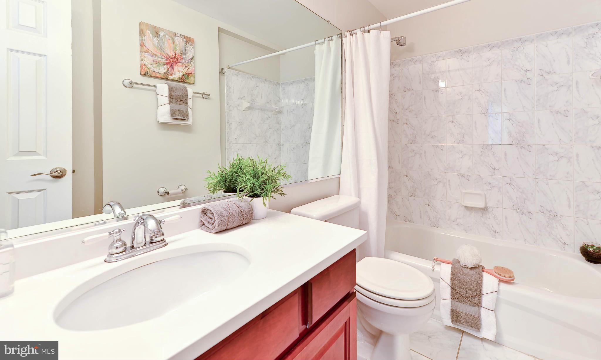 1927 Belmont Road Northwest, Unit 1083 Washington, DC 20009 - Photo 18 of 24 Master Bath