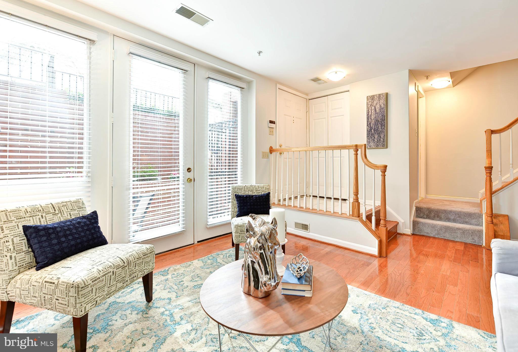 1927 Belmont Road Northwest, Unit 1083 Washington, DC 20009 - Photo 4 of 24 Living Room