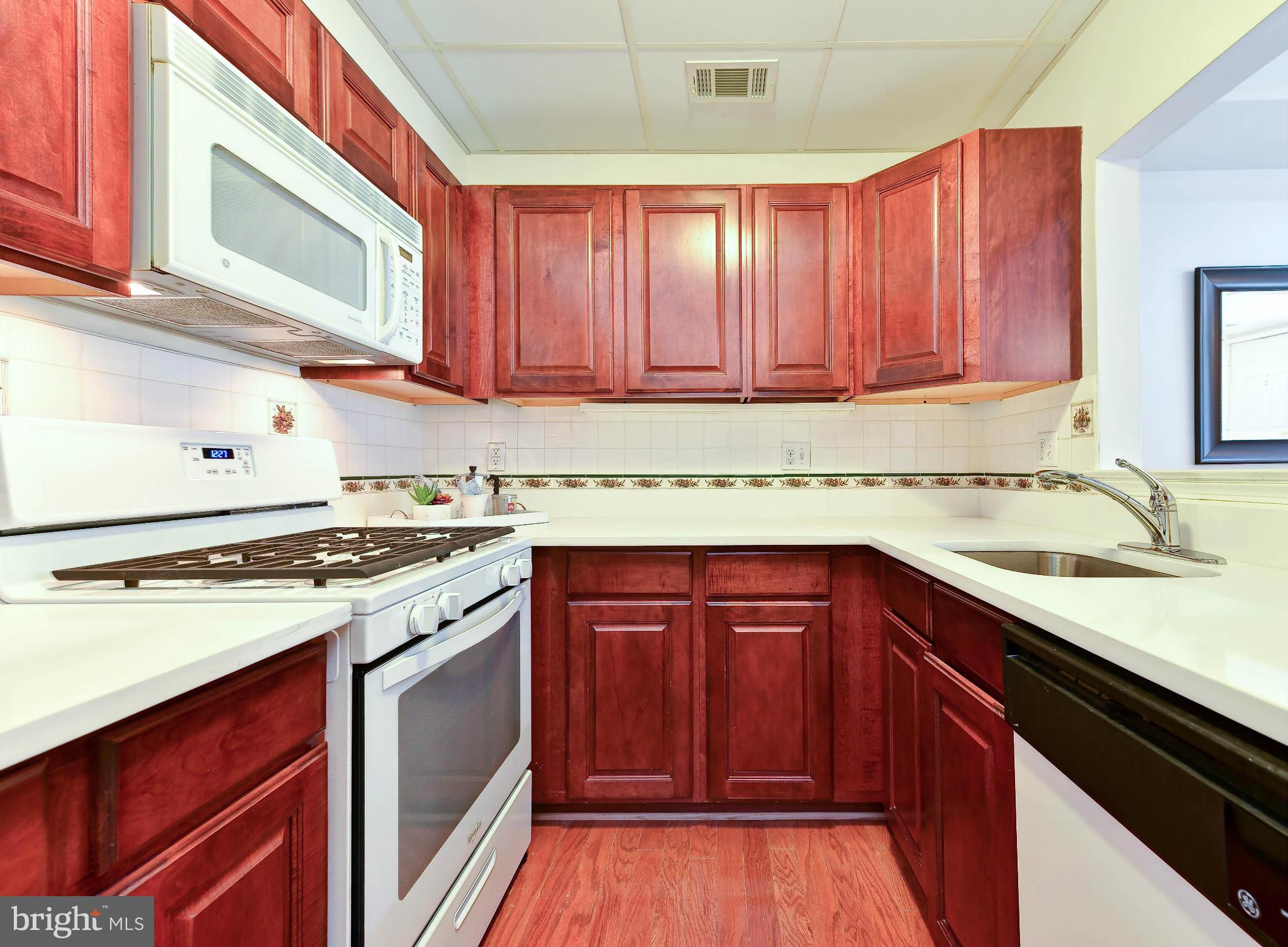 1927 Belmont Road Northwest, Unit 1083 Washington, DC 20009 - Photo 8 of 24 Kitchen