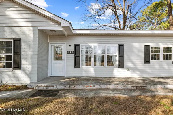 $270,000 | 124 Hc Powers Road, Wallace, NC 28466