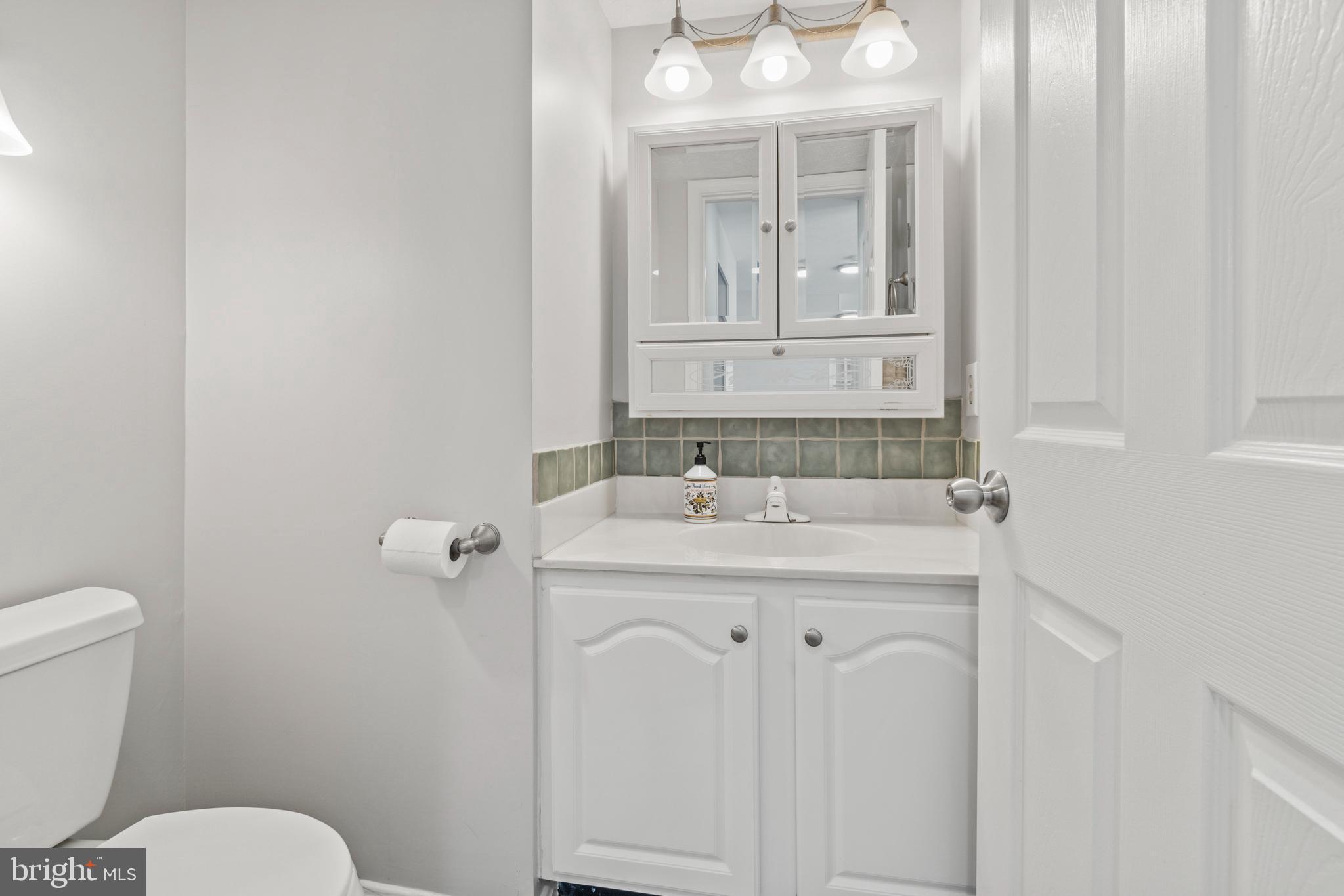 5 Ashbrook Road Stafford, VA 22554 - Photo 18 of 44 Main level half bath