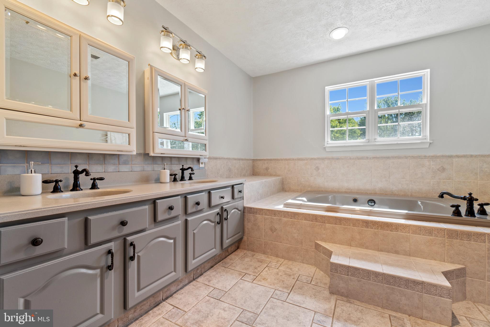 5 Ashbrook Road Stafford, VA 22554 - Photo 21 of 44 Primary bedroom's bathroom