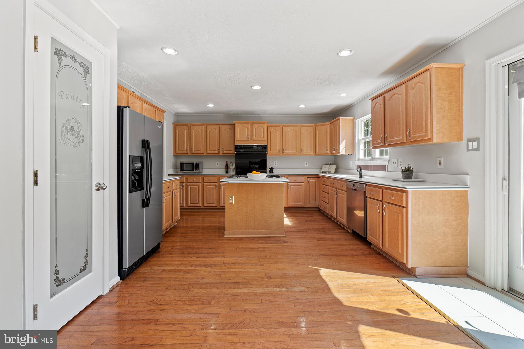 5 Ashbrook Road Stafford, VA 22554 - Photo 7 of 44 Kitchen with gas cooktop island