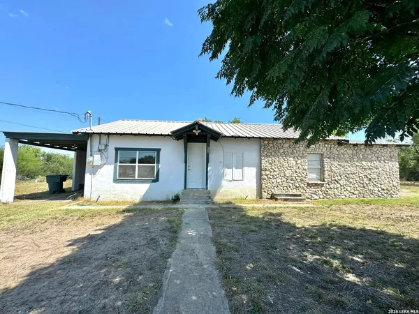 $1,200 | 2520 Garner Field Road, Uvalde, TX 78801