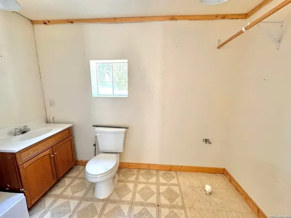 $1,200 | 2520 Garner Field Road, Uvalde, TX 78801