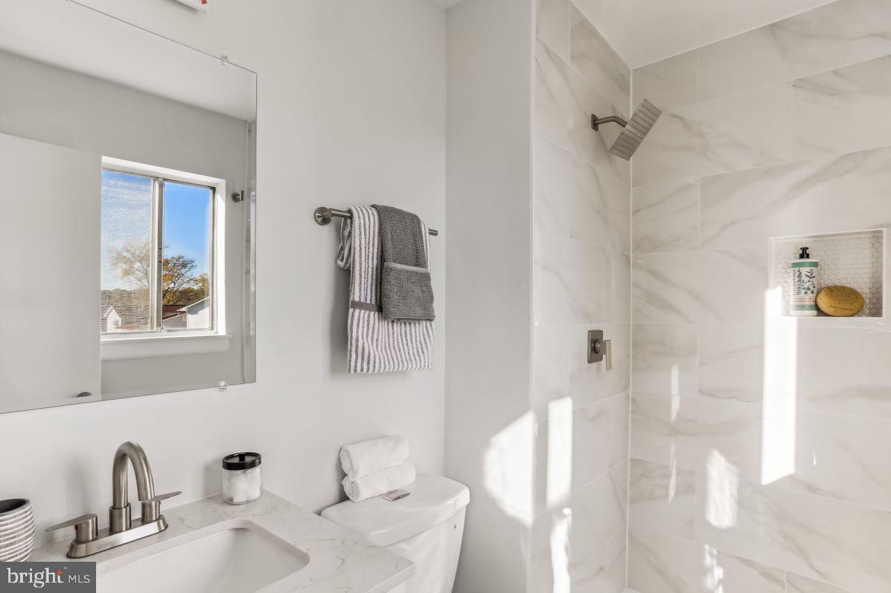 8005 Good Luck Road Lanham, MD 20706 - Photo 16 of 44 En Suite Bath