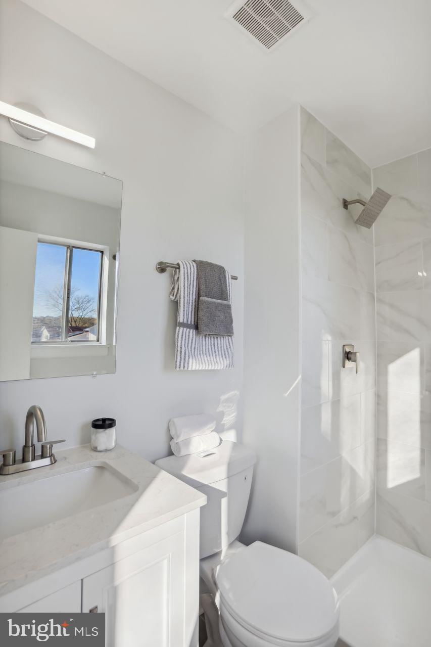 8005 Good Luck Road Lanham, MD 20706 - Photo 17 of 44 En Suite Bath