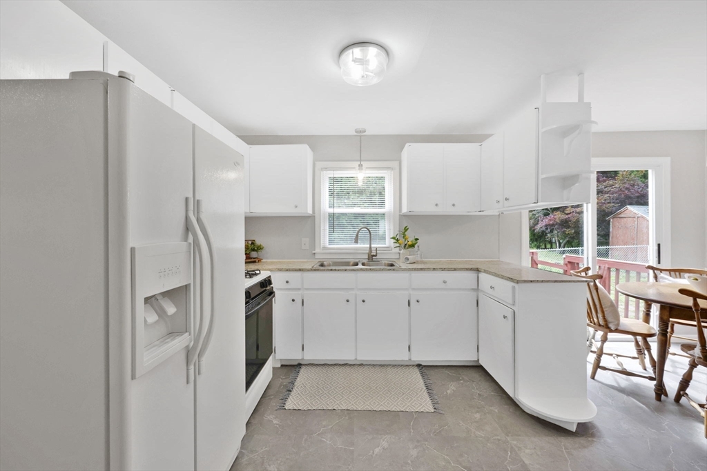 232 Almira Road Springfield, MA 01119 - Photo 3 of 36