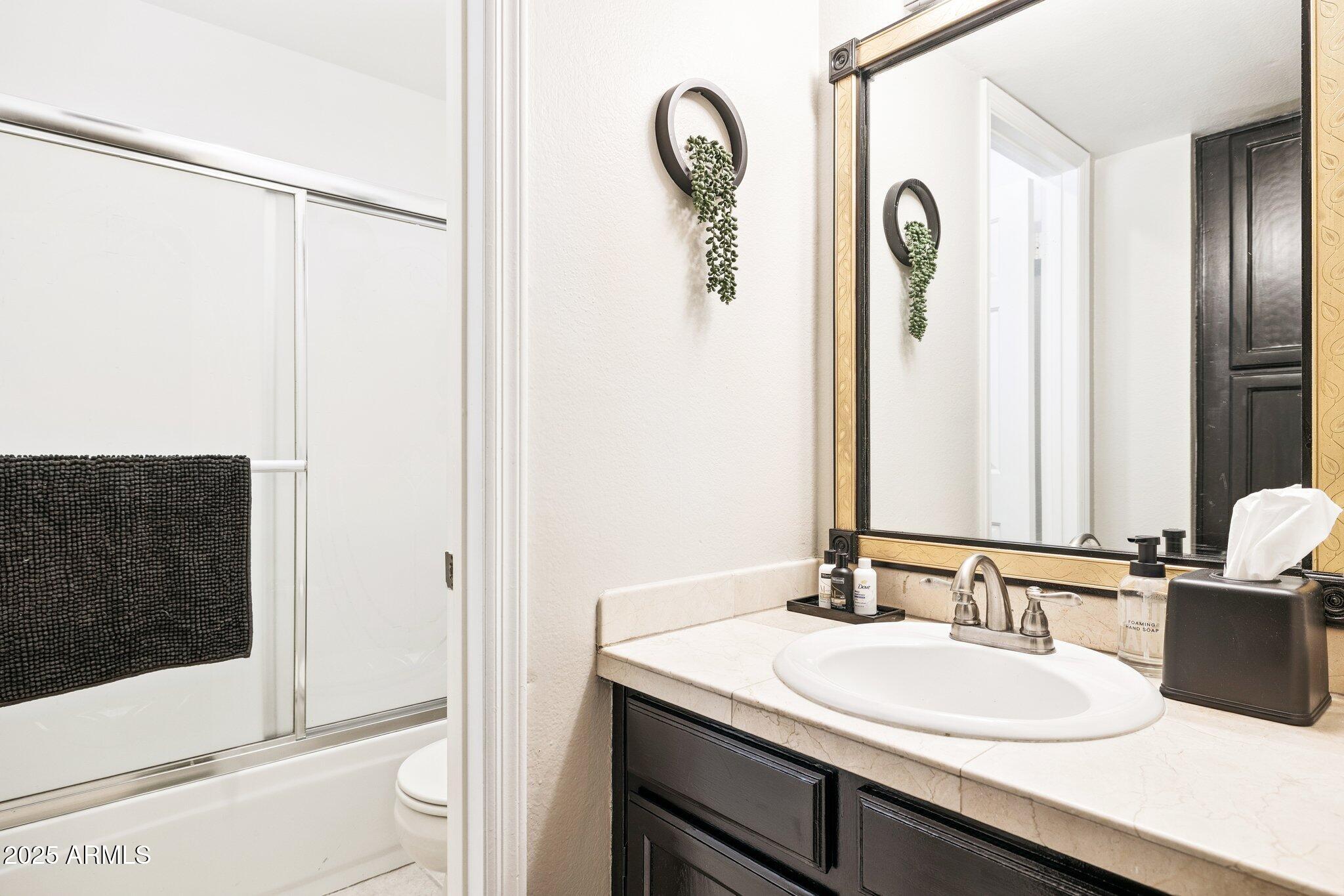 7756 North 19th Lane Phoenix, AZ 85021 - Photo 32 of 42 Br2 Full Bathroom