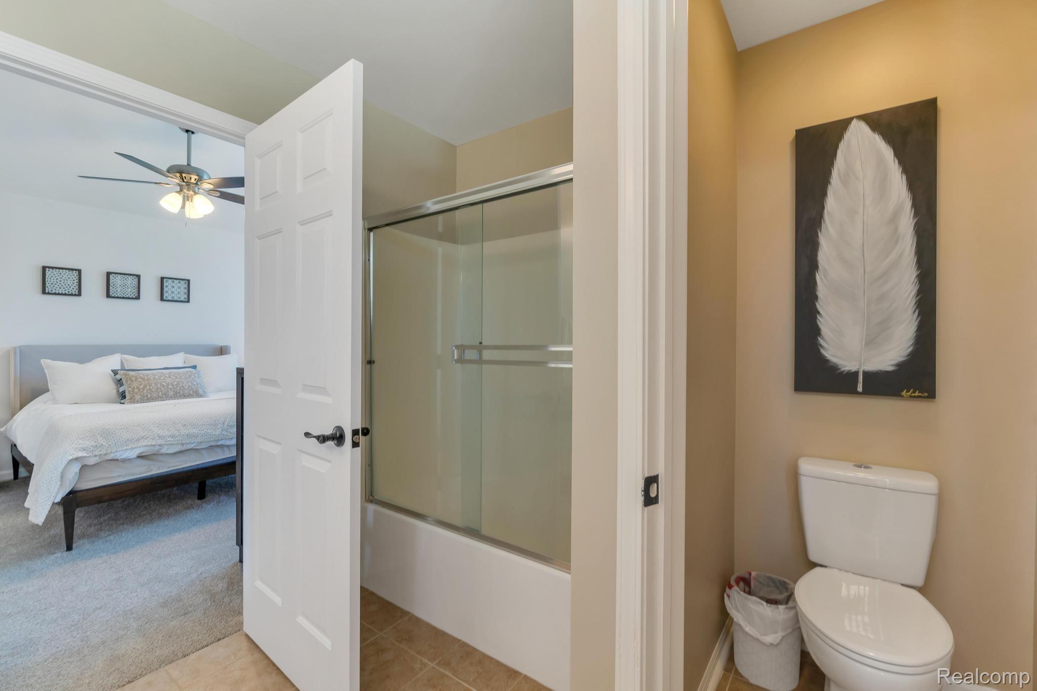 863 Deer Run Lake Road Holly, MI 48442 - Photo 22 of 33 Primary Bath