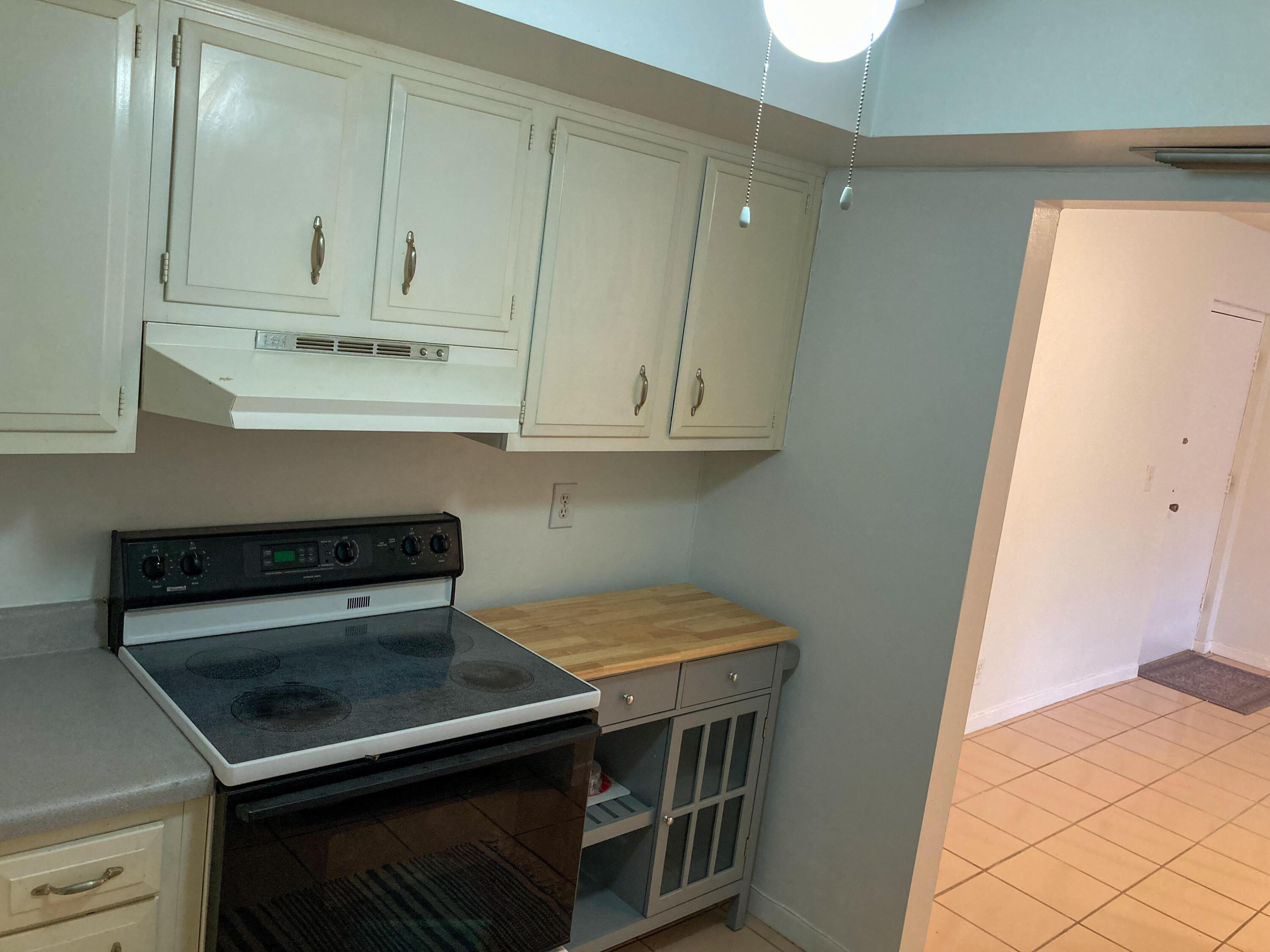 665 Enfield Street, Unit B17 Boca Raton, FL 33487 - Photo 6 of 18 Kitchen 2