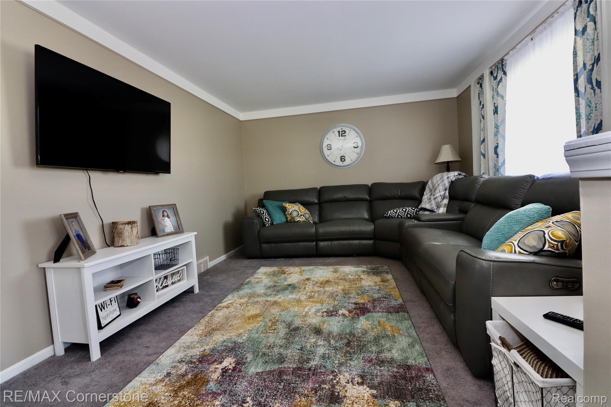 149 Henry Ruff Road Garden City, MI 48135 - Photo 8 of 27 Living Room