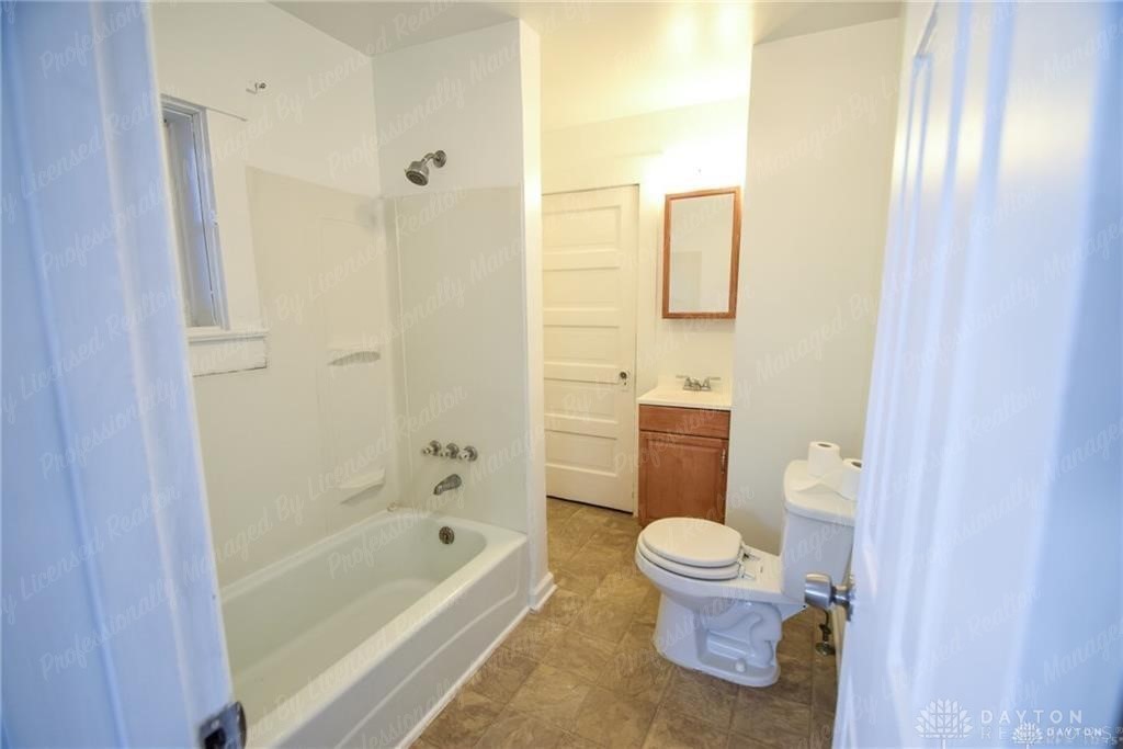 2926 Robin Road Dayton, OH 45409 - Photo 17 of 28