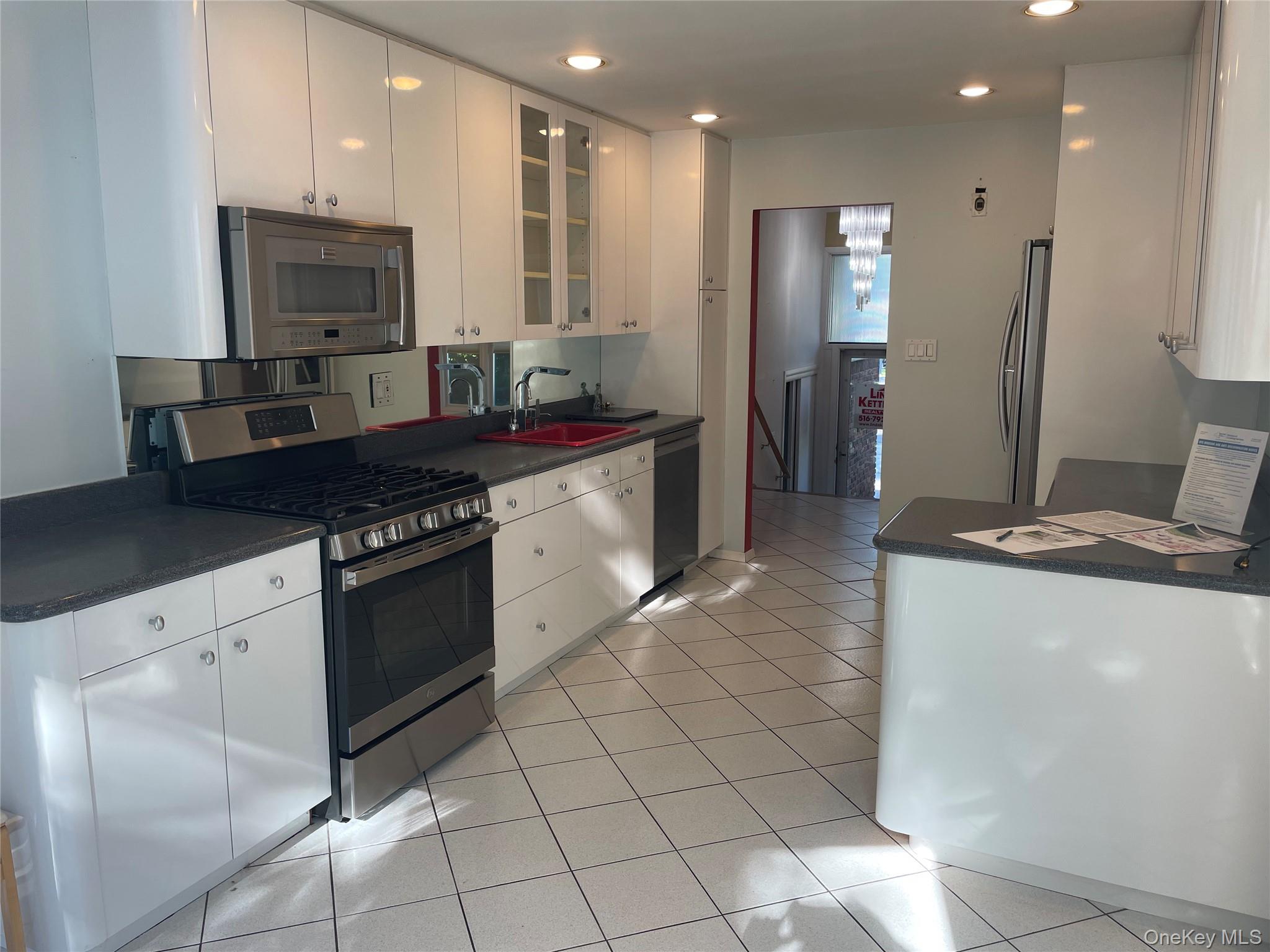 239 Hungry Harbor Road Valley Stream, NY 11581 - Photo 15 of 45 Gallery Image 15