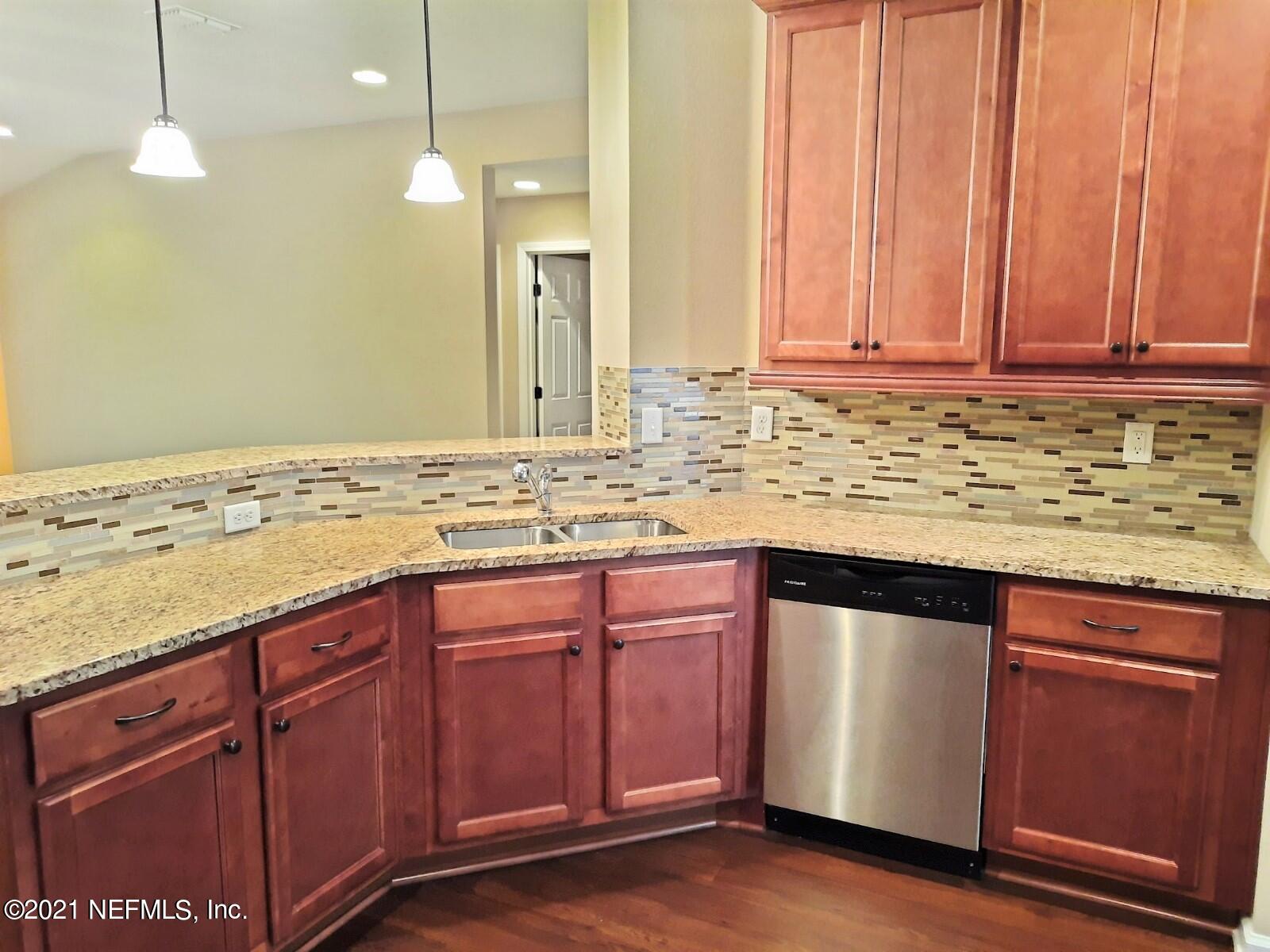 5112 Damascus Road North Jacksonville, FL 32207 - Photo 14 of 67 5112 DAMASCUS LOVELY GLASS BACKSPLASH