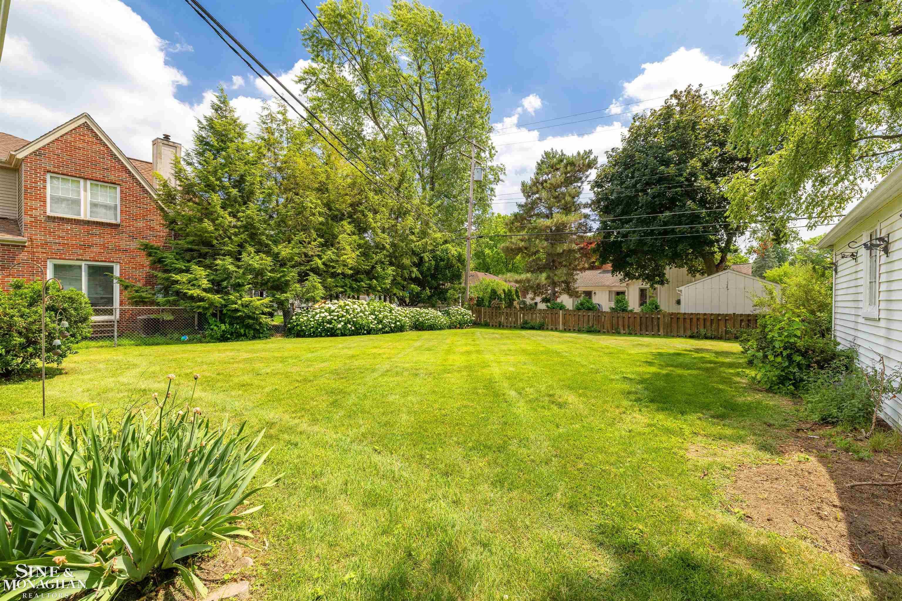 581 Hampton Road Grosse Pointe Woods, MI 48236 - Photo 37 of 60