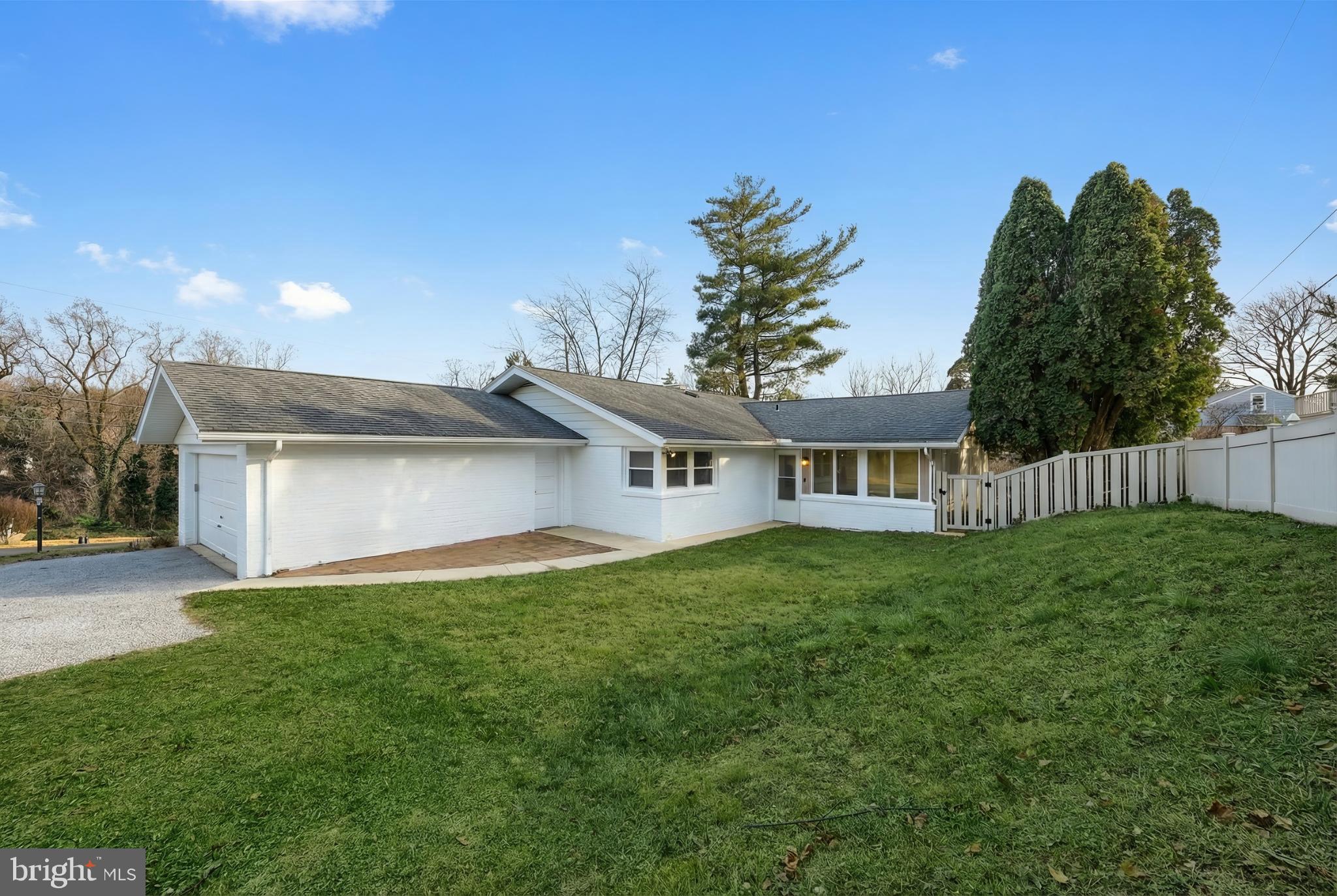 1615 Crestlyn Road York, PA 17403 - Photo 11 of 46 Charming home with spacious green yard.