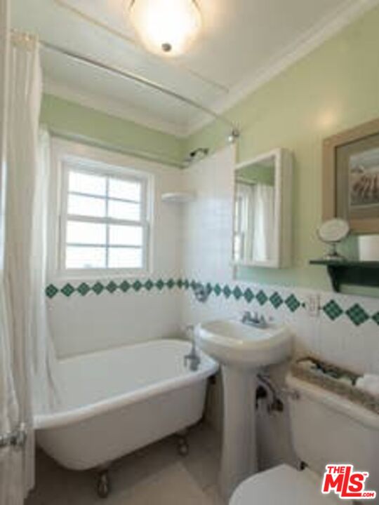 2318 Strongs Drive Venice, CA 90291 - Photo 19 of 19 a bathroom with a sink and a bathtub