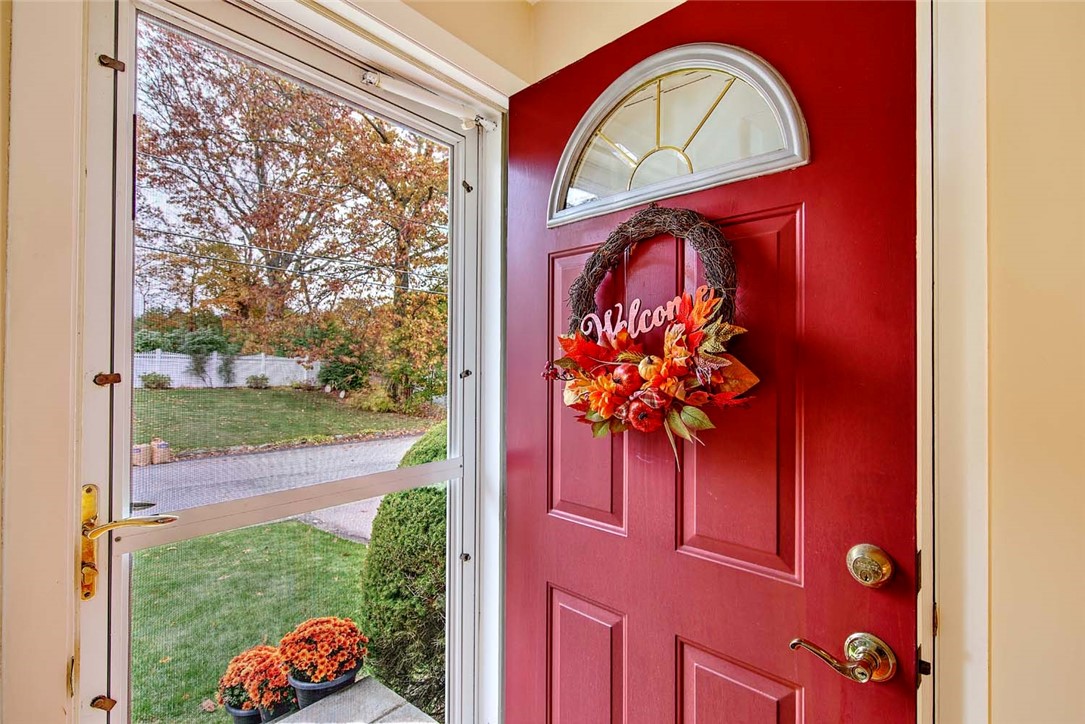 98 Iroquois Road Cumberland, RI 02864 - Photo 9 of 45 Front Entry