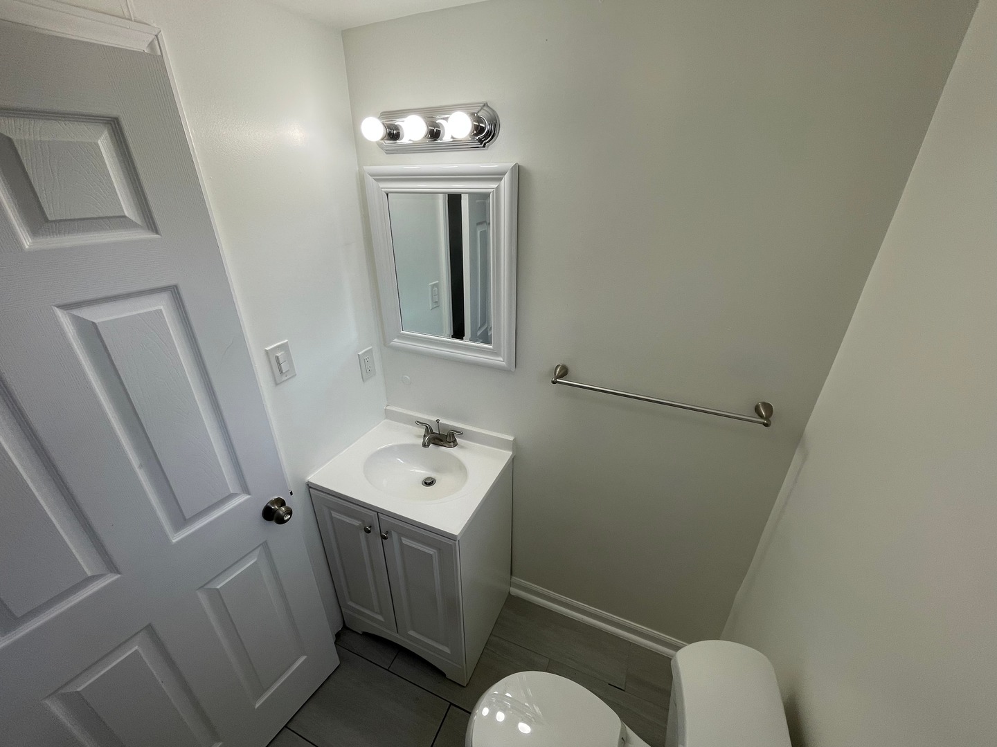 649 East Marquette Road, Unit 3 Chicago, IL 60637 - Photo 7 of 15 a bathroom with sink toilet and mirror