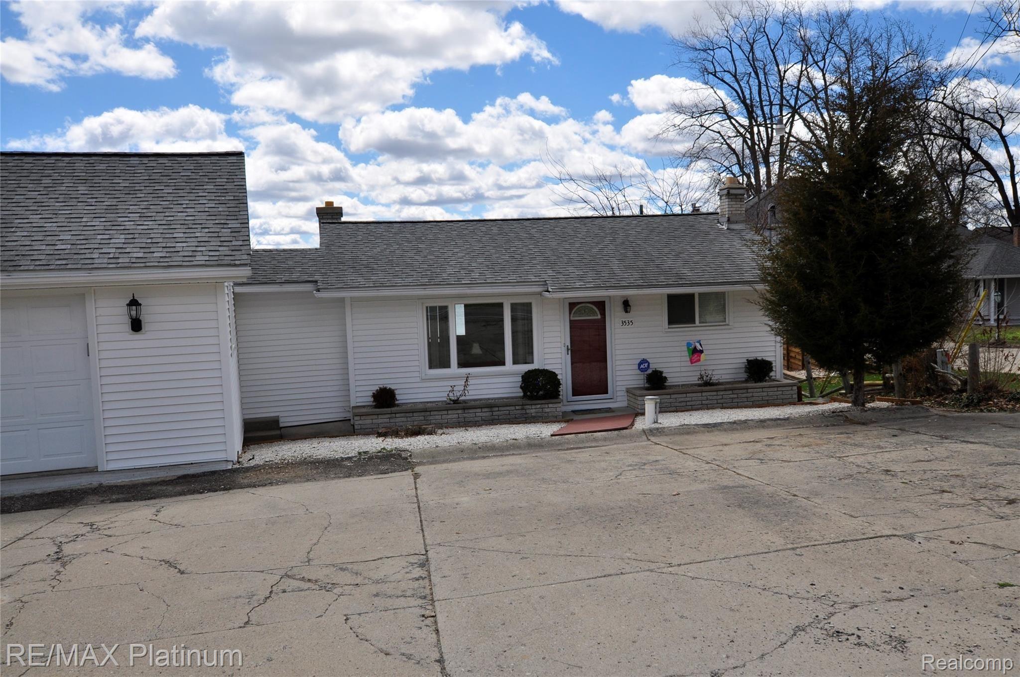 3535 East Rolston Road Fenton, MI 48430 - Photo 1 of 4 _DSC1185.JPG