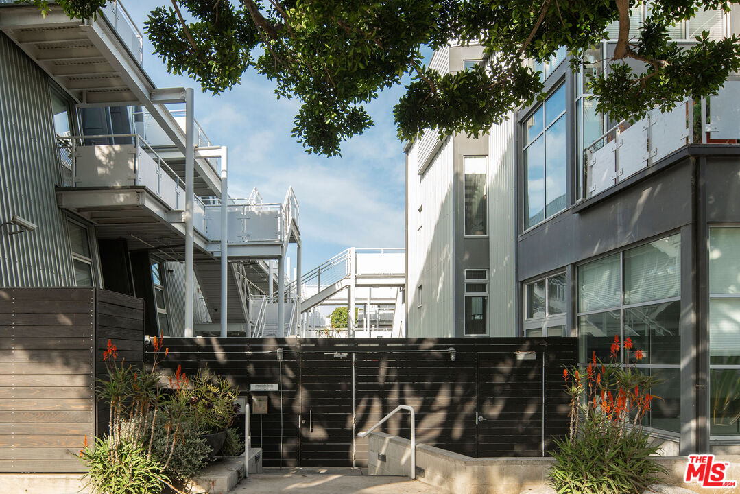 615 Hampton Drive, Unit A101 Venice, CA 90291 - Photo 22 of 24 a view of street with sitting area