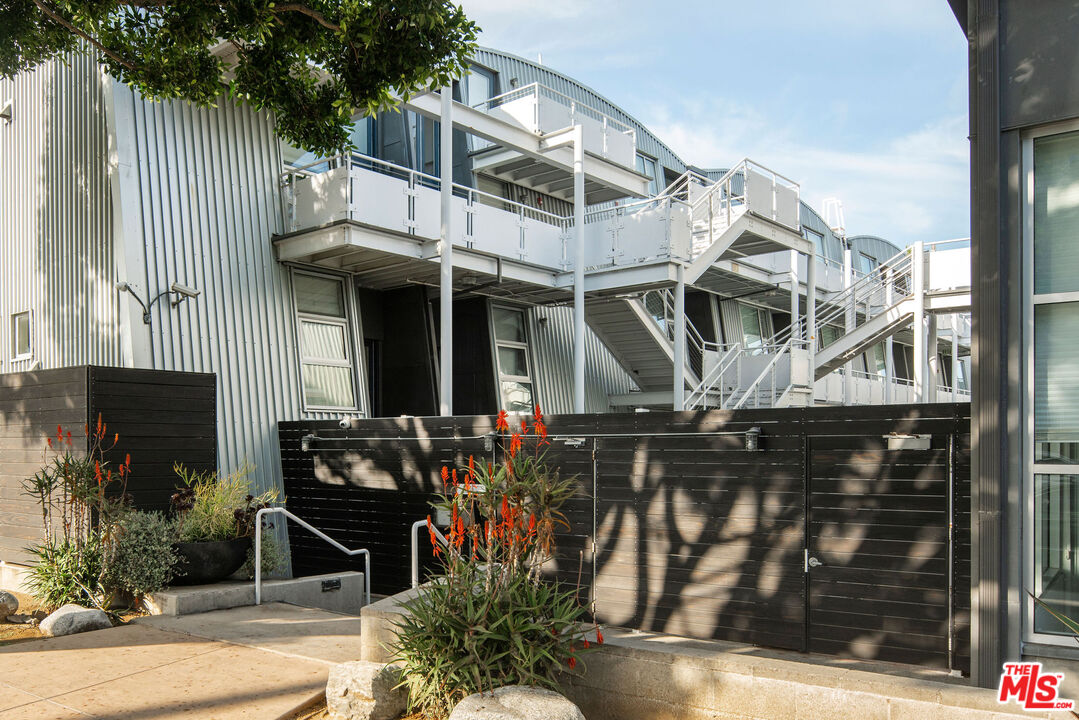 615 Hampton Drive, Unit A101 Venice, CA 90291 - Photo 23 of 24 a front view of a house with balcony