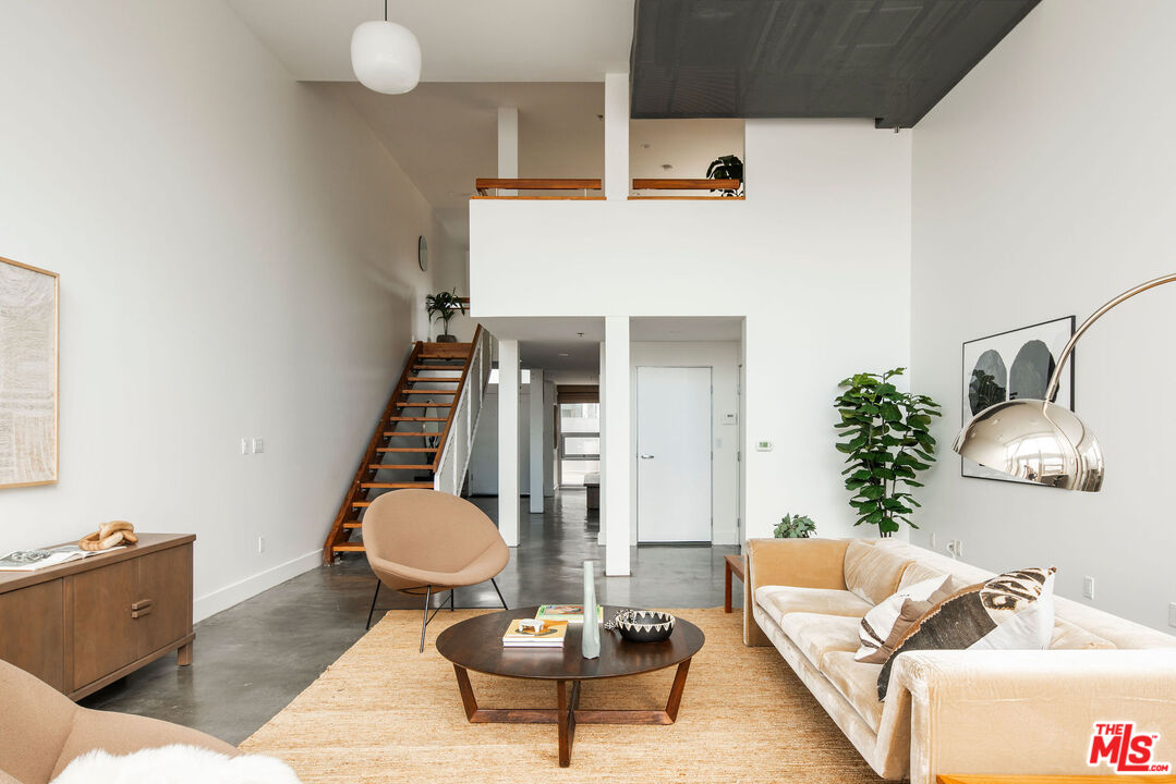 615 Hampton Drive, Unit A101 Venice, CA 90291 - Photo 3 of 24 a living room with furniture and a lamp