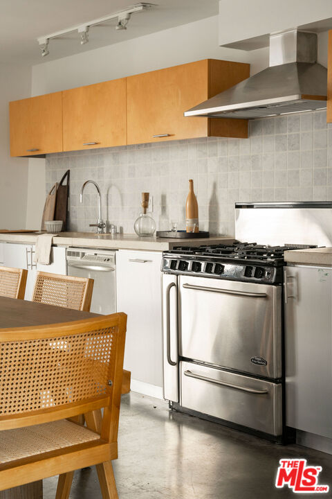 615 Hampton Drive, Unit A101 Venice, CA 90291 - Photo 8 of 24 a kitchen with granite countertop a stove and white cabinets