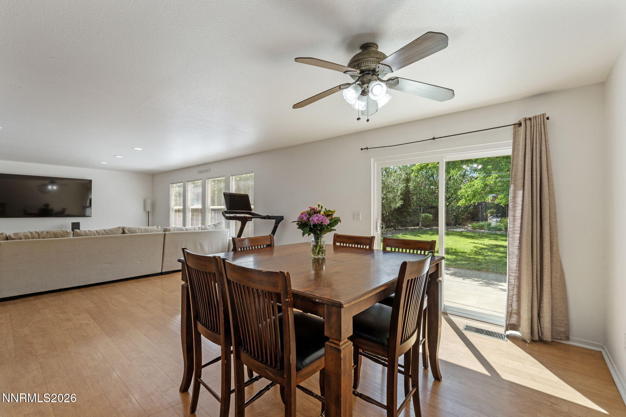 9490 Autumn Leaf Way Reno, NV 89506 - Photo 4 of 31 Dining room