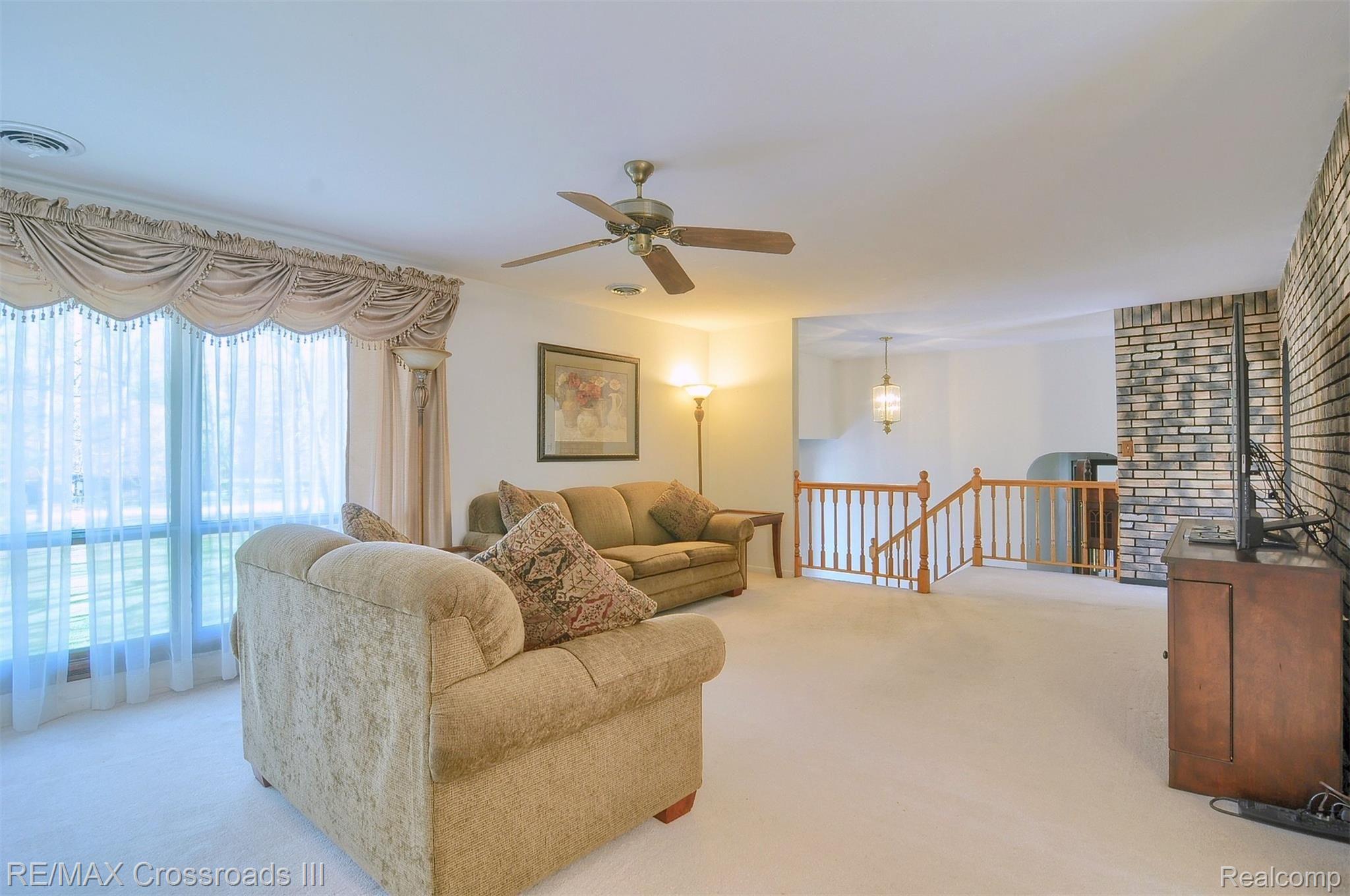 40425 Harris Road Belleville, MI 48111 - Photo 7 of 32 9-Great-Room-2nd-View.jpg