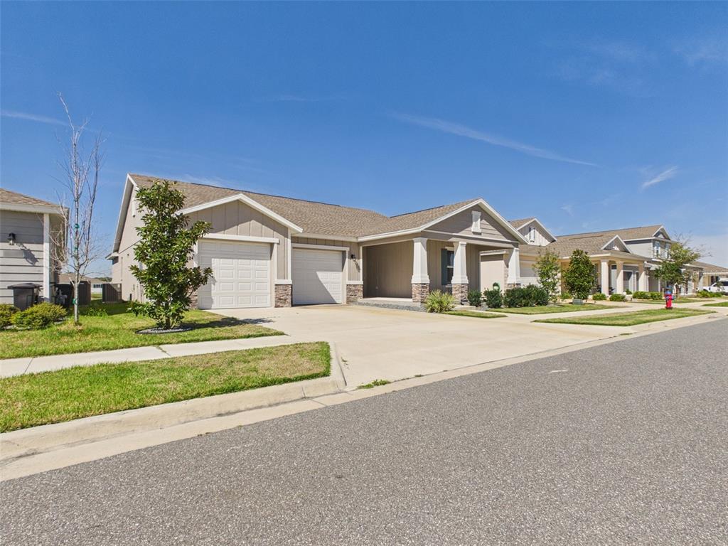 6224 Southwest 74th Ter Road Ocala, FL 34474 - Photo 2 of 52 a front view of house with yard and green space