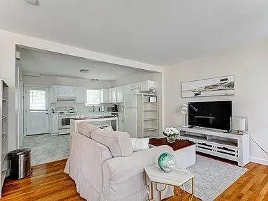 $7,000 | 27 Thames Street, Newport, RI 02840