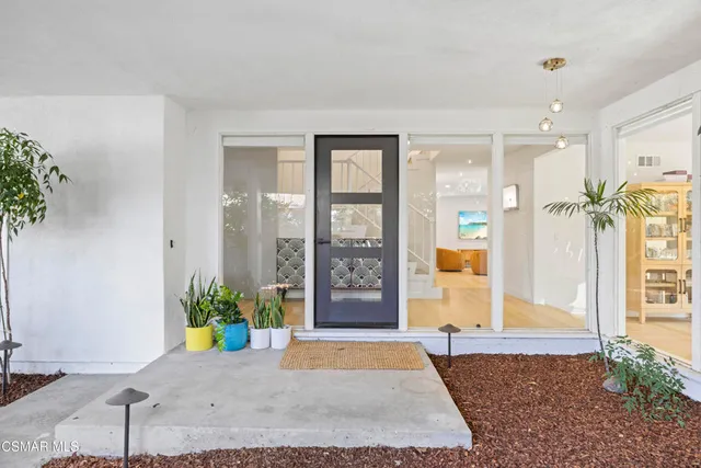 a view of a entryway of a house