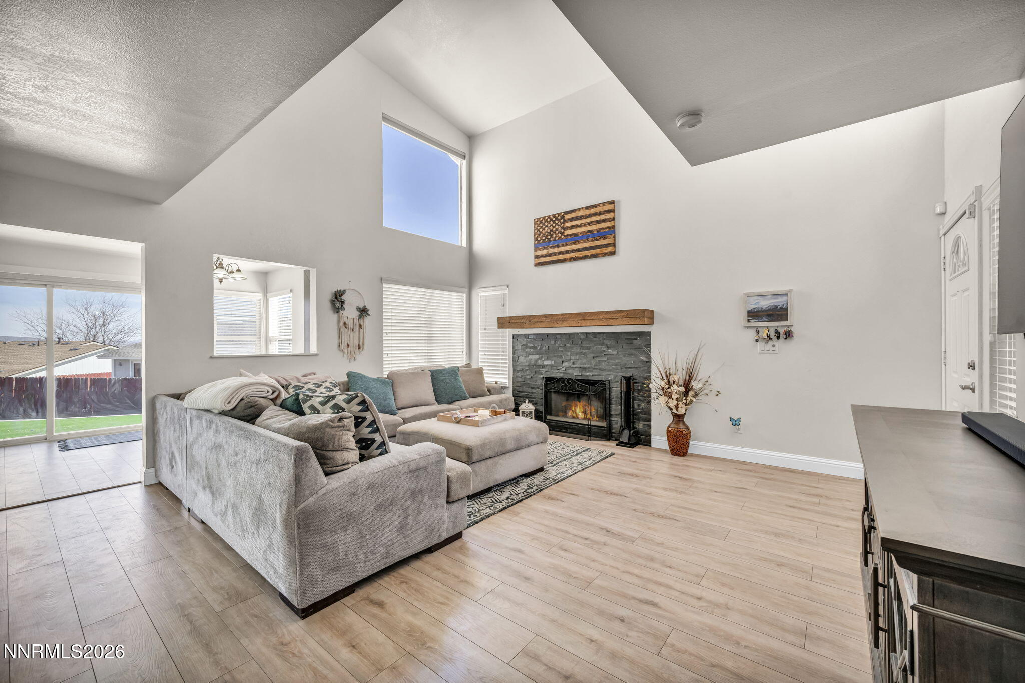 6905 Peppermint Drive Reno, NV 89506 - Photo 8 of 47 23-web-or-mls-6905-peppermint-dr