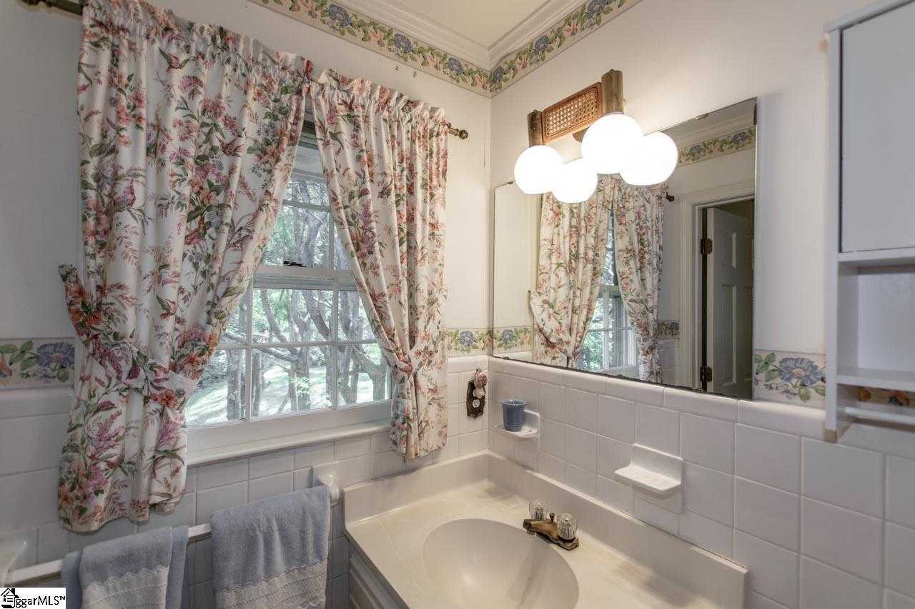 955 Chinquapin Road Travelers Rest, SC 29690 - Photo 16 of 36 Gallery Image 16