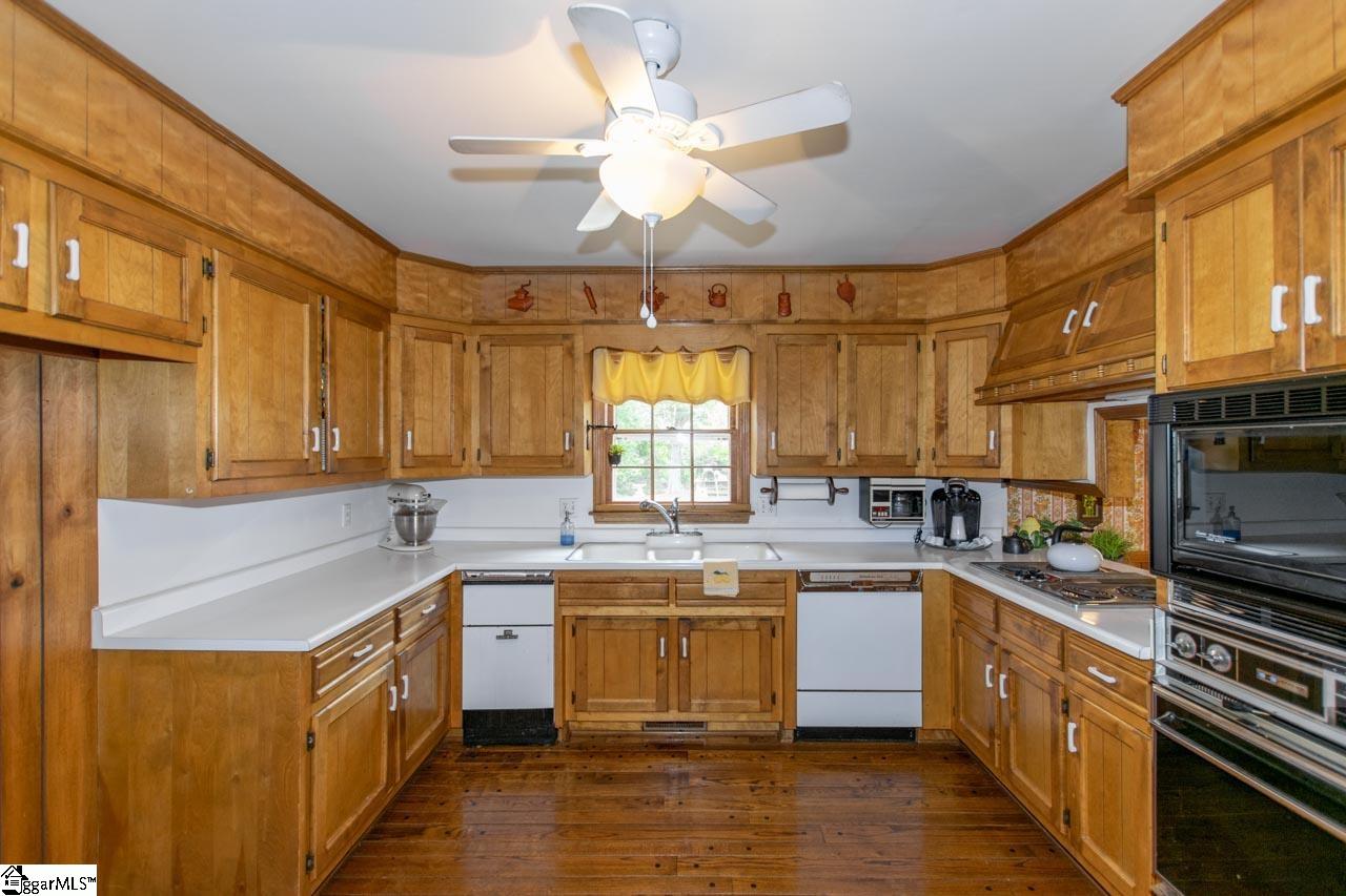 955 Chinquapin Road Travelers Rest, SC 29690 - Photo 6 of 36 Gallery Image 6