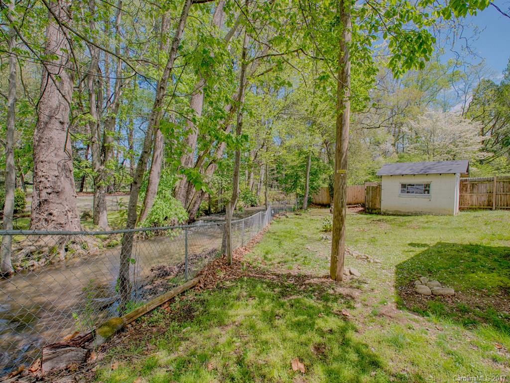 277 Chelsea Road Waynesville, NC 28786 - Photo 3 of 18 front view of a house with a yard