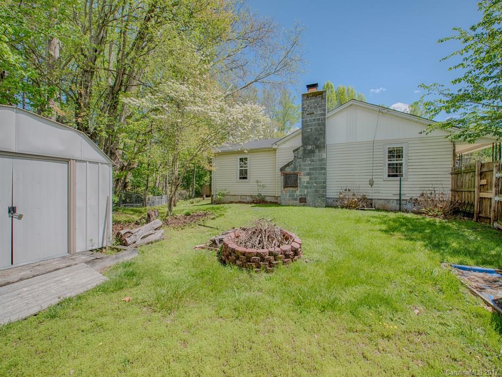 277 Chelsea Road Waynesville, NC 28786 - Photo 6 of 18 a backyard of a house with table and chairs