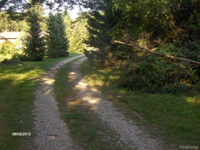 6340 North Rochester Road Rochester, MI 48306 - Photo 3 of 25 Picture 019.jpg