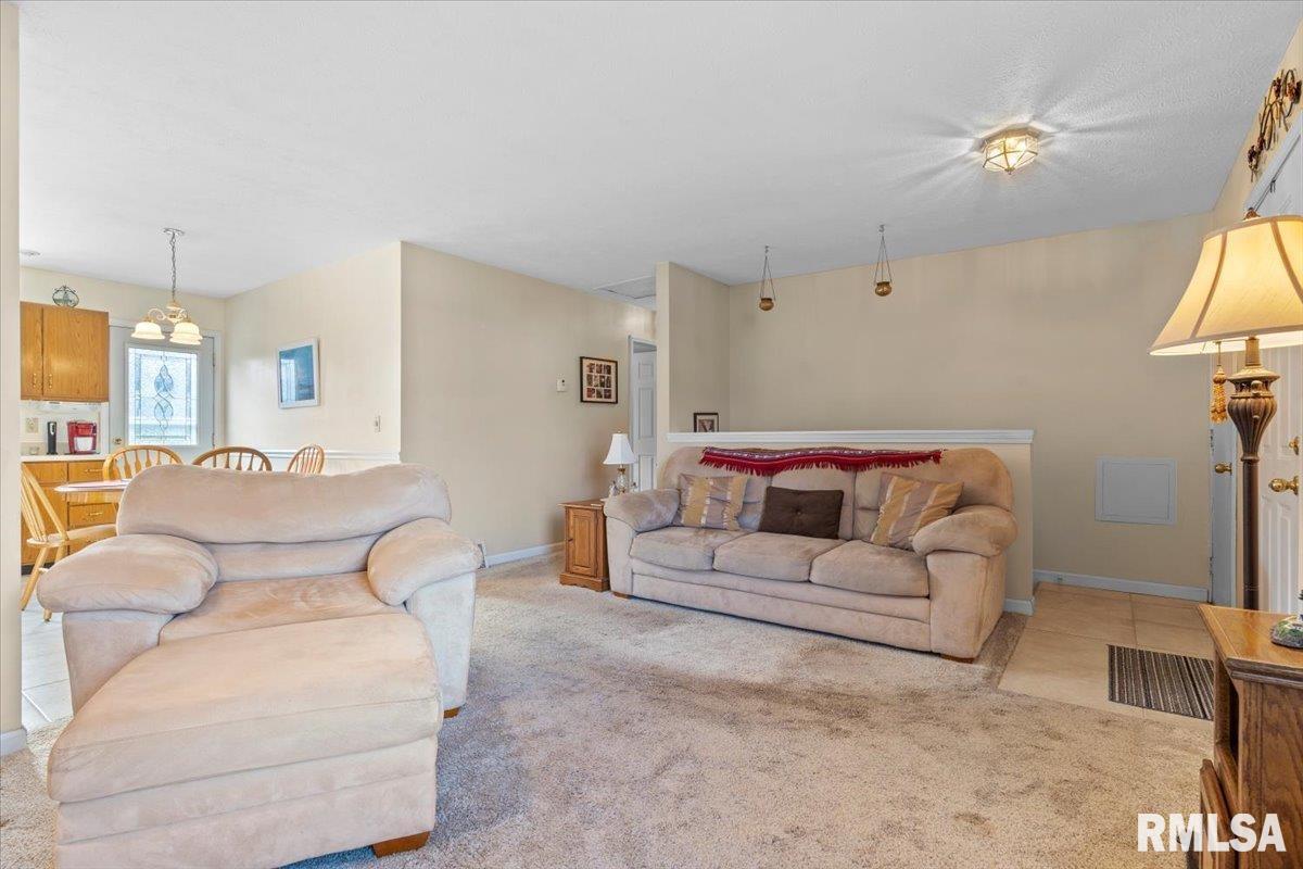 1604 Maureen Court Springfield, IL 62702 - Photo 4 of 31 Gallery Image 4