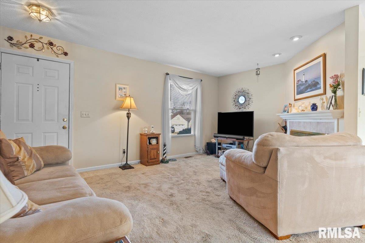 1604 Maureen Court Springfield, IL 62702 - Photo 6 of 31 Gallery Image 6