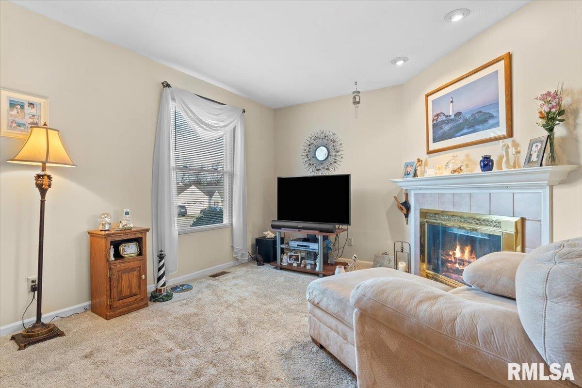 1604 Maureen Court Springfield, IL 62702 - Photo 7 of 31 Gallery Image 7