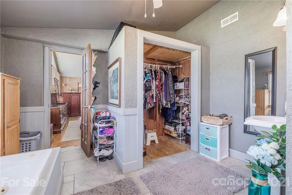 13914 Point Lookout Road Charlotte, NC 28278 - Photo 29 of 41 a view of an entryway with furniture