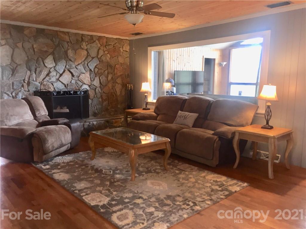 13914 Point Lookout Road Charlotte, NC 28278 - Photo 8 of 41 a living room with furniture and a large window