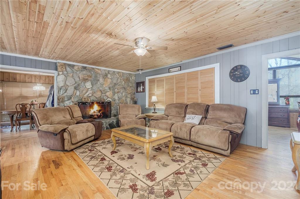 13914 Point Lookout Road Charlotte, NC 28278 - Photo 10 of 41 a living room with furniture and a large window