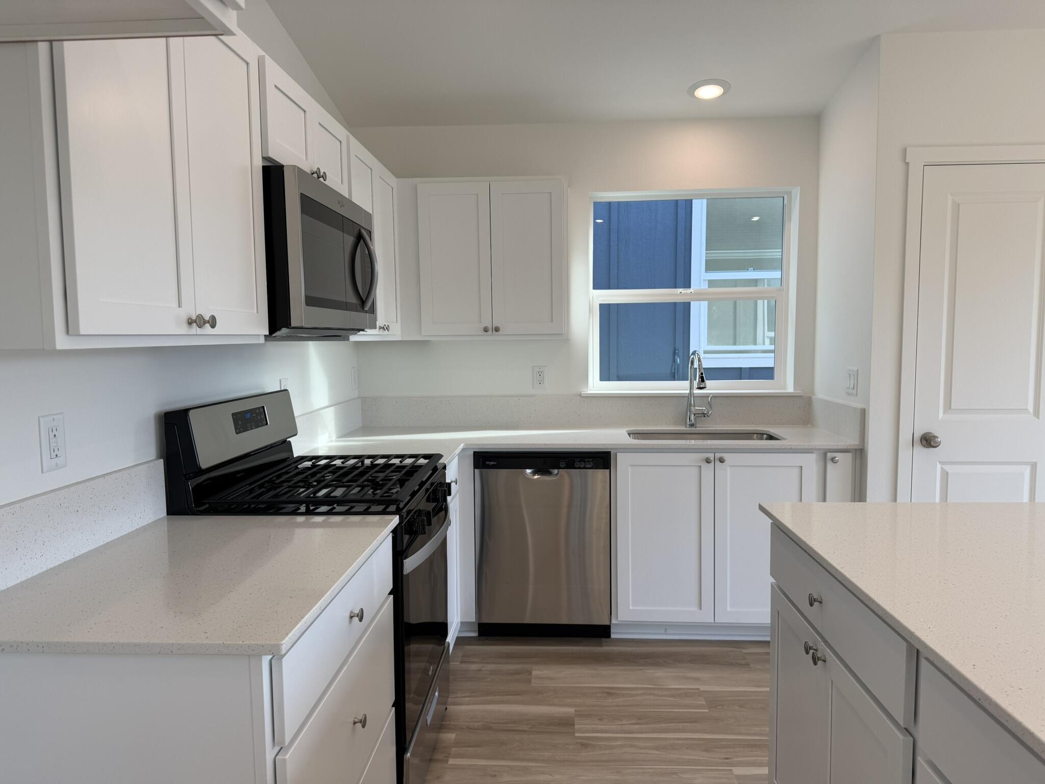 213 Southeast Peppermint Loop, Unit 2 Culver, OR 97734 - Photo 3 of 13