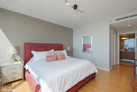 $1,295,000 | 340 East Randolph Street, Unit 3403, Chicago, IL 60601
